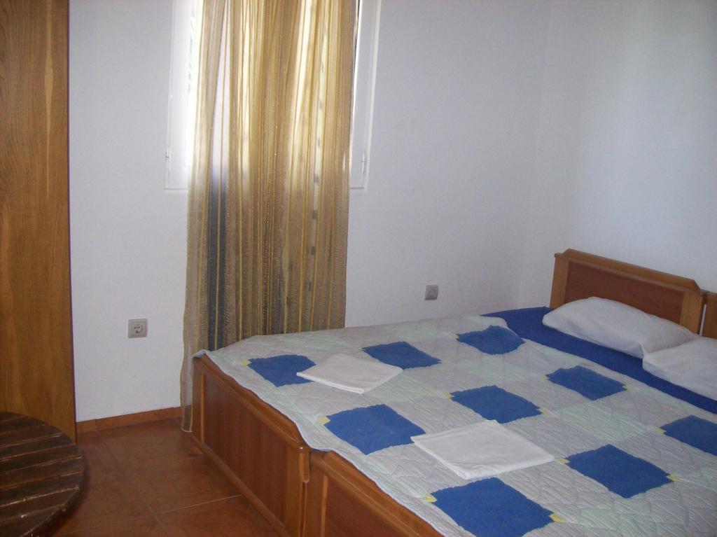 Lukic Apartmani Bar Habitación foto